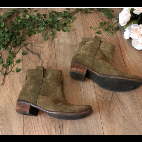 Lucky Brand Shoes - Lucky brand suede booties 🍂🍂🍂